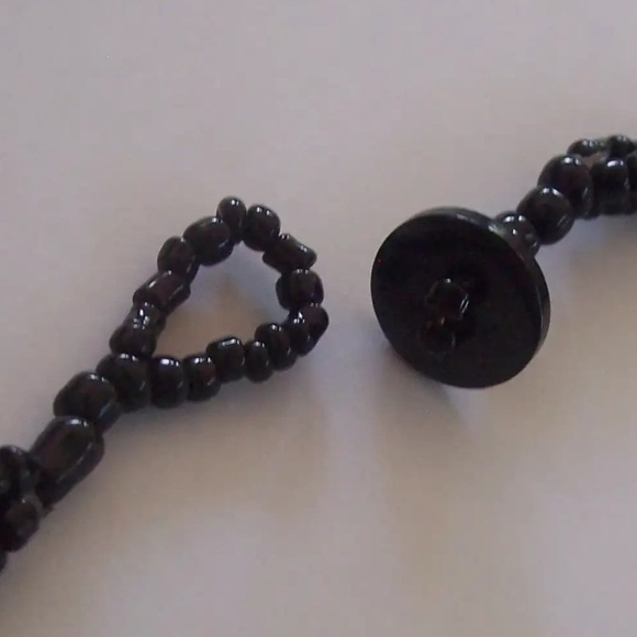 House of Harlow 1960 Iridescent and Black Beaded Necklace - Picture 5 of 5